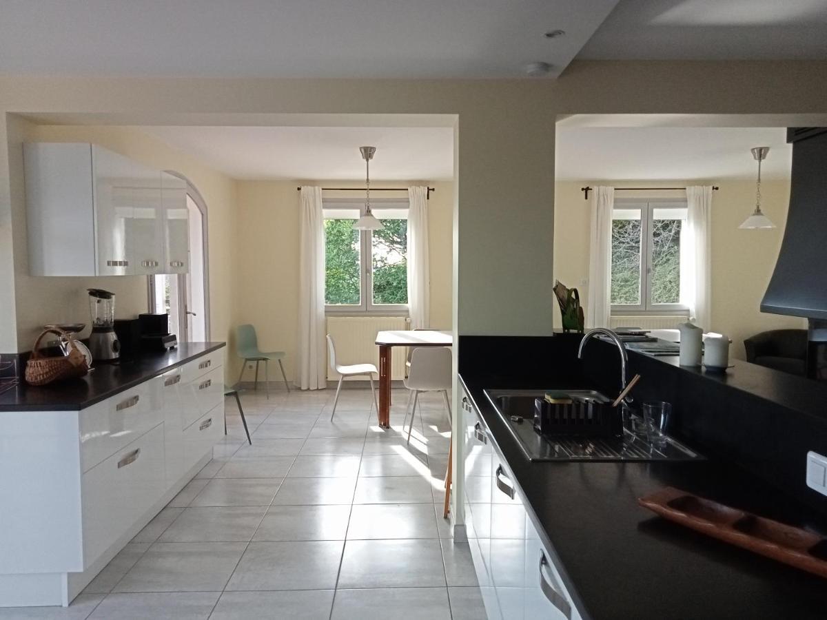 Villa Vaste En Position Dominante Superbe Vue Lacs