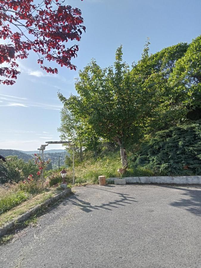 Villa Vaste En Position Dominante Superbe Vue Lacs