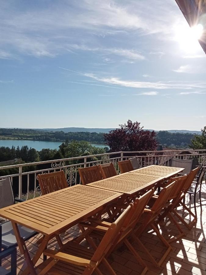 Villa Vaste En Position Dominante Superbe Vue Lacs *