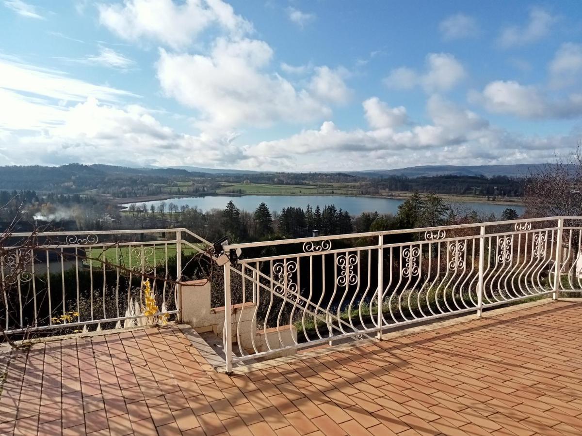 Vaste En Position Dominante Superbe Vue Lacs *